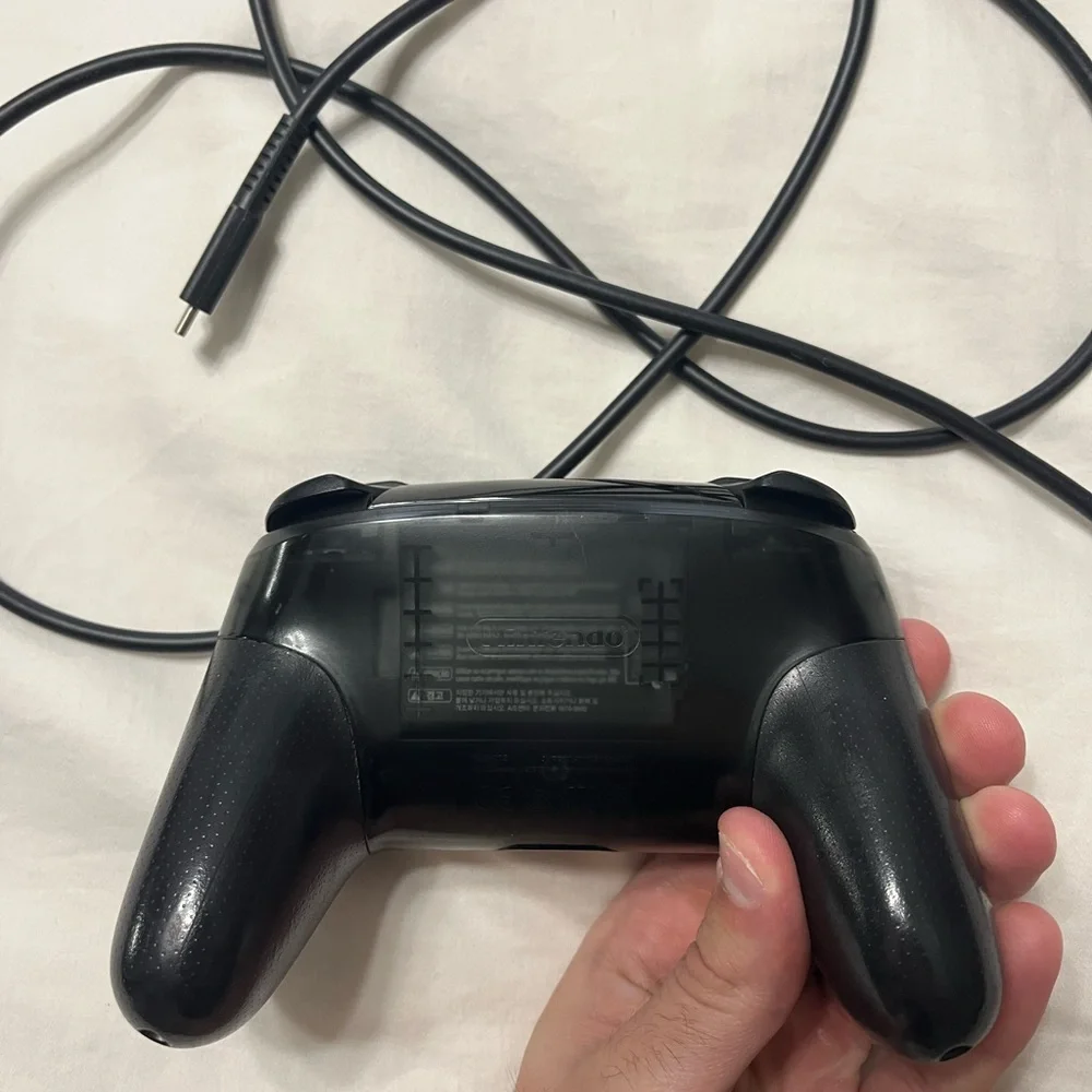 Nintendo Switch Pro Controller - Picture 2 of 4